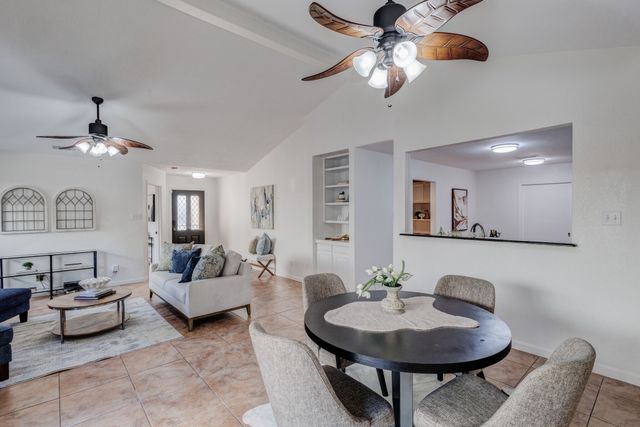 1417 Autumn Chase Square, Bedford, TX 76022