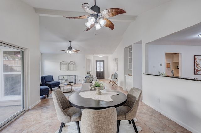 1417 Autumn Chase Square, Bedford, TX 76022