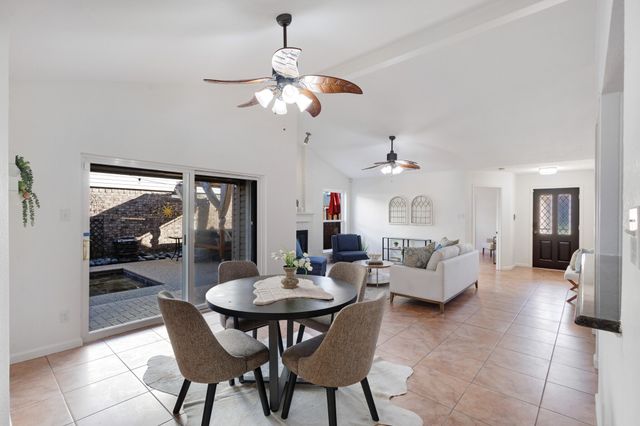 1417 Autumn Chase Square, Bedford, TX 76022