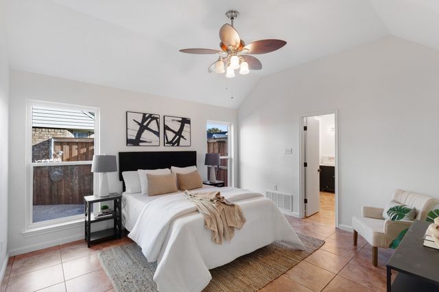 1417 Autumn Chase Square, Bedford, TX 76022