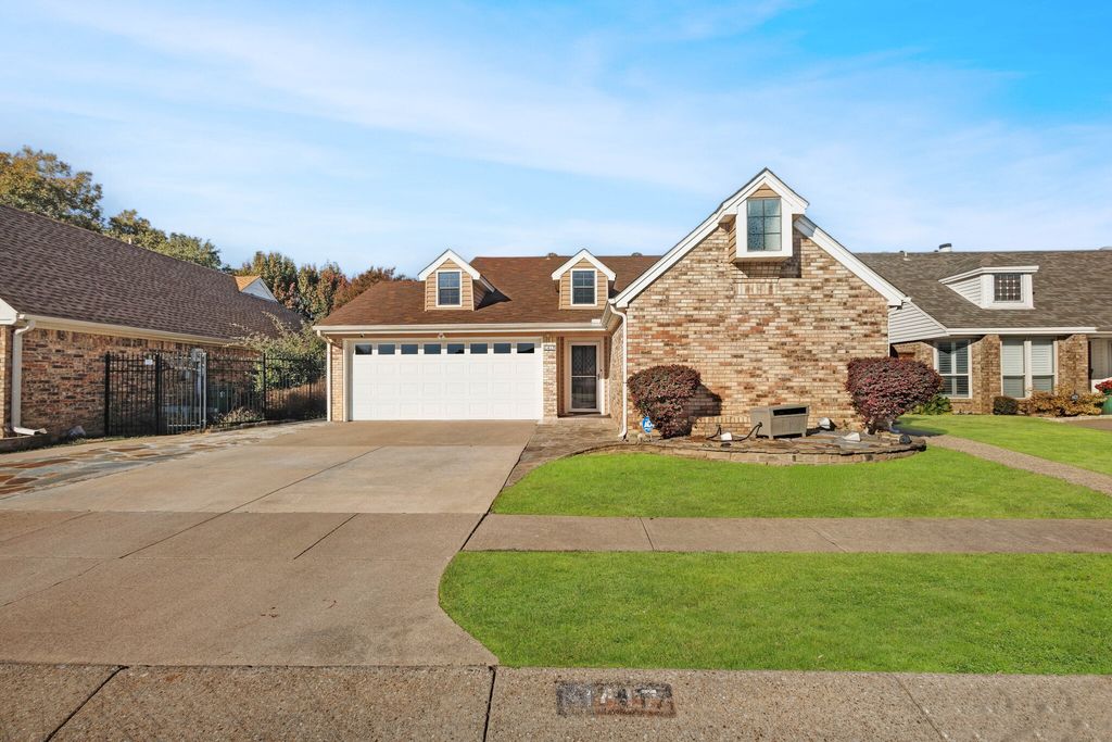 1417 Autumn Chase Square, Bedford, TX 76022