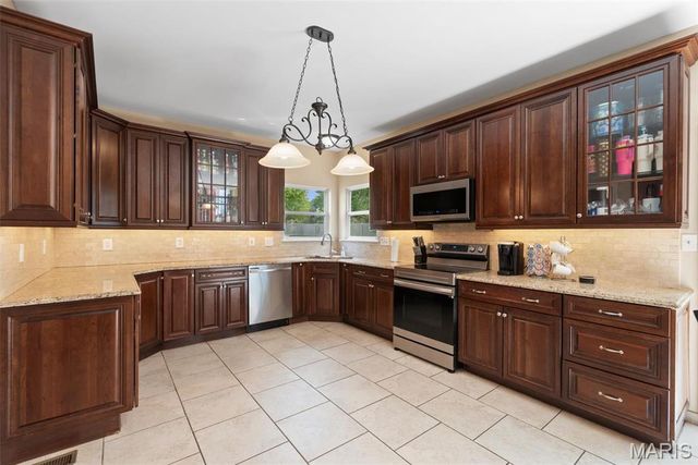1325 Auburn Hills Drive, St Charles, MO 63304
