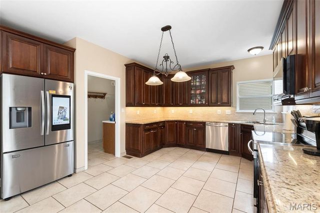 1325 Auburn Hills Drive, St Charles, MO 63304