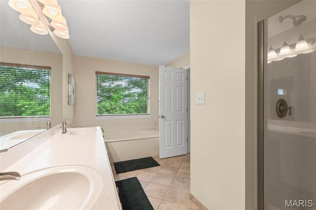 1325 Auburn Hills Drive, St Charles, MO 63304