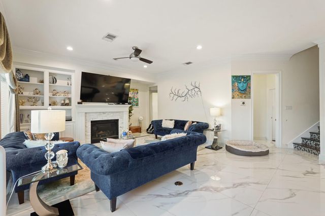 5 Camden Ct, Sugar Land, TX 77479