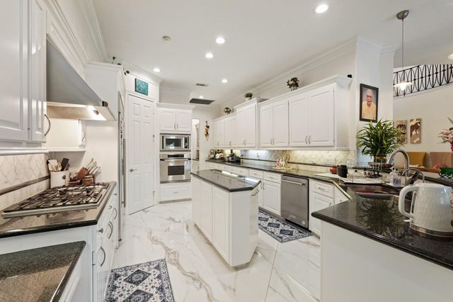 5 Camden Ct, Sugar Land, TX 77479