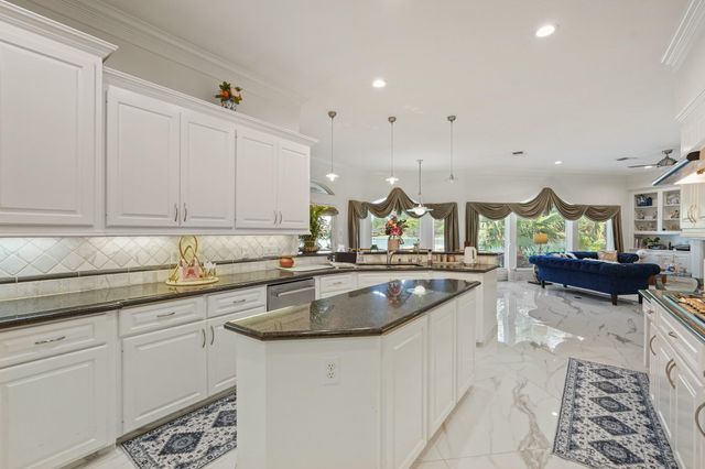 5 Camden Ct, Sugar Land, TX 77479