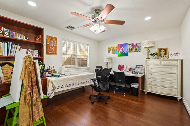 5 Camden Ct, Sugar Land, TX 77479