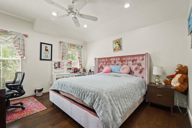 5 Camden Ct, Sugar Land, TX 77479