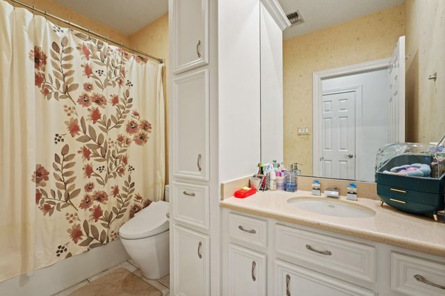 5 Camden Ct, Sugar Land, TX 77479