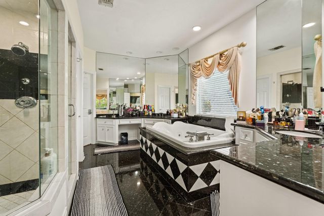 5 Camden Ct, Sugar Land, TX 77479