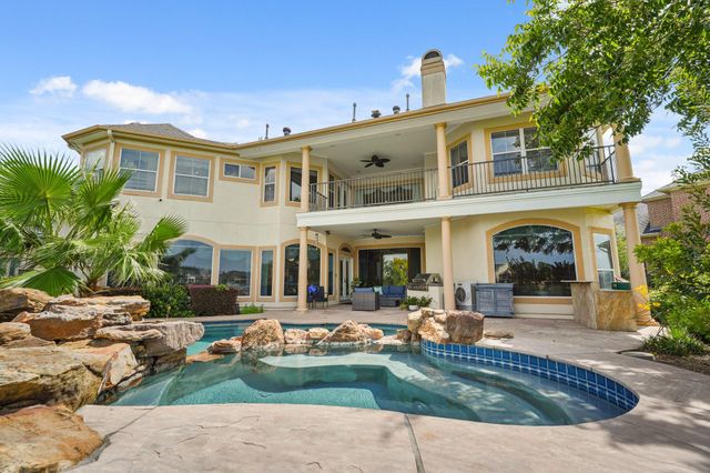 5 Camden Ct, Sugar Land, TX 77479