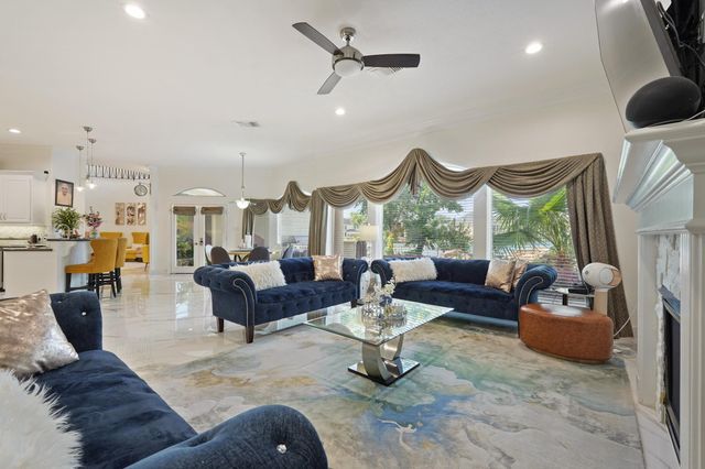 5 Camden Ct, Sugar Land, TX 77479