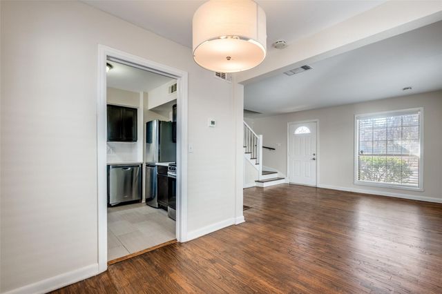 304 N Montreal Avenue 306, Dallas, TX 75208