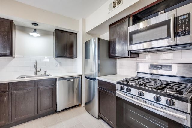 304 N Montreal Avenue 306, Dallas, TX 75208