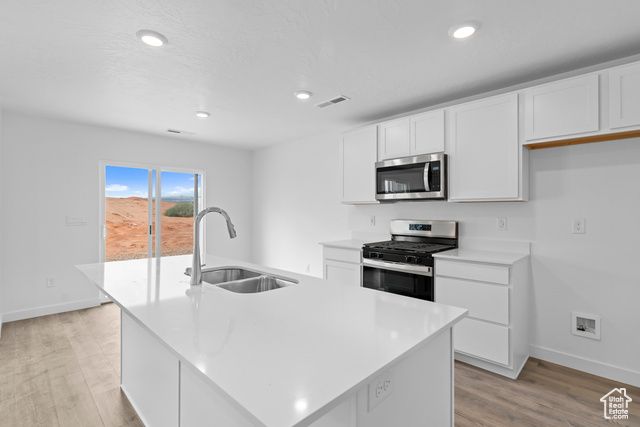 3318 E DUNGEON DR, Washington, UT 84780