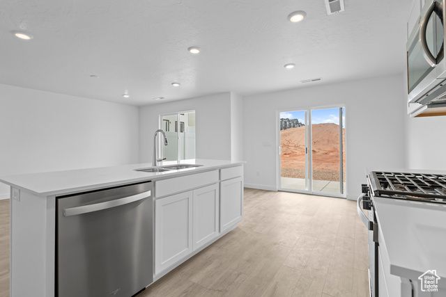 3318 E DUNGEON DR, Washington, UT 84780