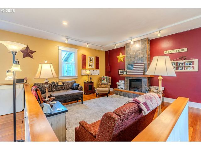 824 Nw MIGNONETTE Ave, Gresham, OR 97030