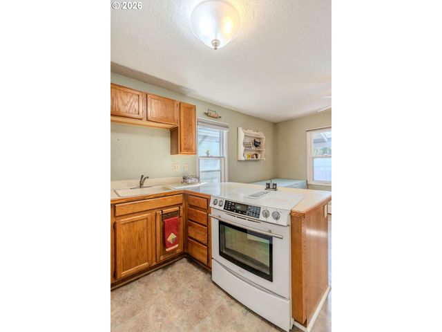 824 Nw MIGNONETTE Ave, Gresham, OR 97030