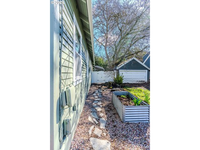 824 Nw MIGNONETTE Ave, Gresham, OR 97030