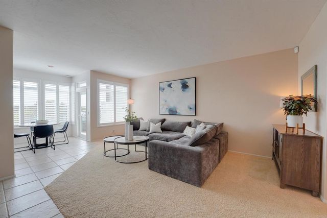 11250 Caminito Aclara, San Diego, CA 92126