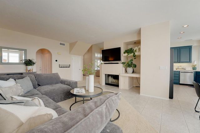 11250 Caminito Aclara, San Diego, CA 92126