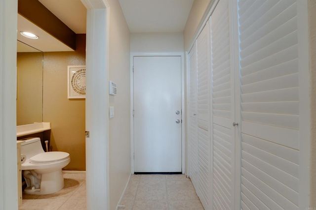 11250 Caminito Aclara, San Diego, CA 92126