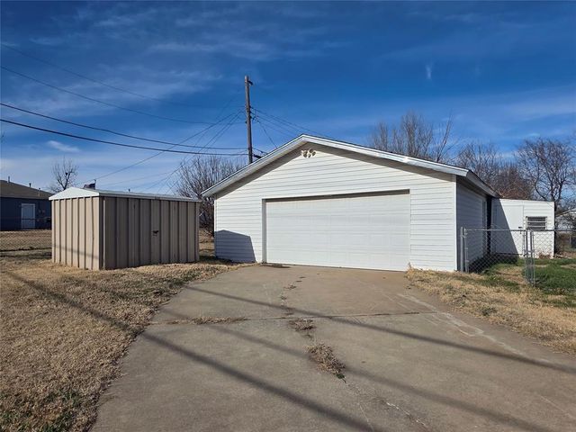 109 W Vandament Avenue, Yukon, OK 73099