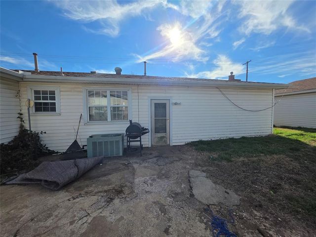 109 W Vandament Avenue, Yukon, OK 73099