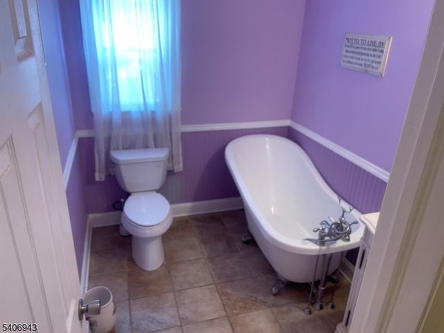 8 Diana Ct, Lebanon Twp., NJ 07830