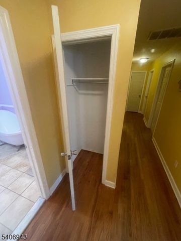 8 Diana Ct, Lebanon Twp., NJ 07830