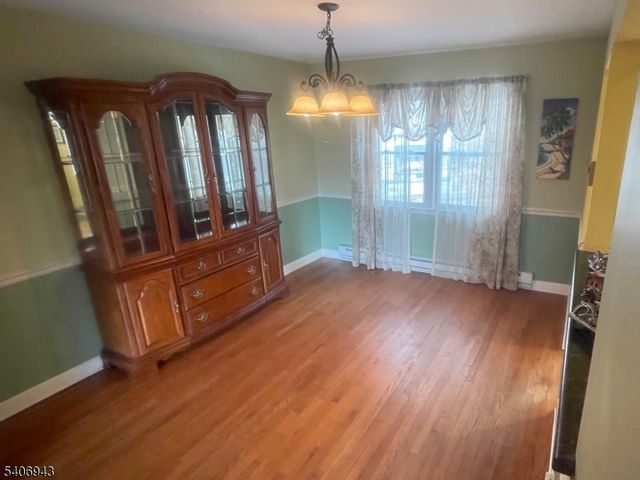 8 Diana Ct, Lebanon Twp., NJ 07830