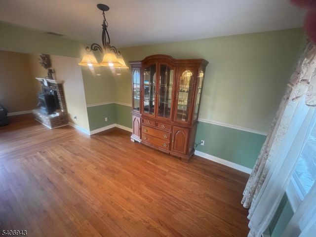 8 Diana Ct, Lebanon Twp., NJ 07830