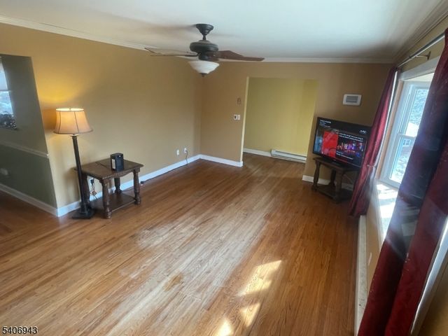 8 Diana Ct, Lebanon Twp., NJ 07830