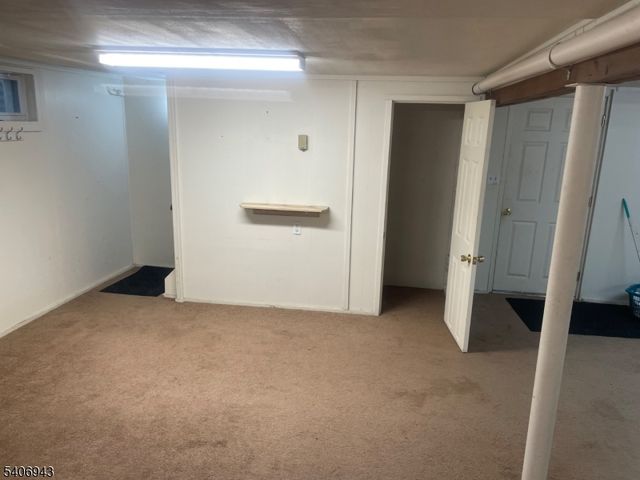 8 Diana Ct, Lebanon Twp., NJ 07830