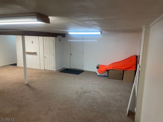 8 Diana Ct, Lebanon Twp., NJ 07830