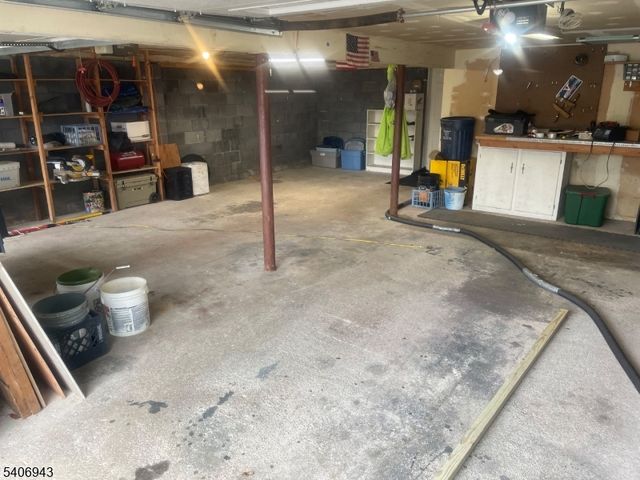 8 Diana Ct, Lebanon Twp., NJ 07830