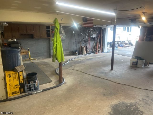 8 Diana Ct, Lebanon Twp., NJ 07830