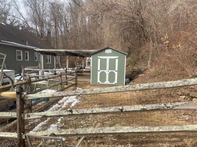 8 Diana Ct, Lebanon Twp., NJ 07830