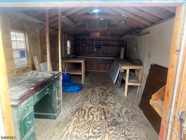 8 Diana Ct, Lebanon Twp., NJ 07830