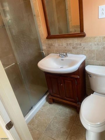 8 Diana Ct, Lebanon Twp., NJ 07830