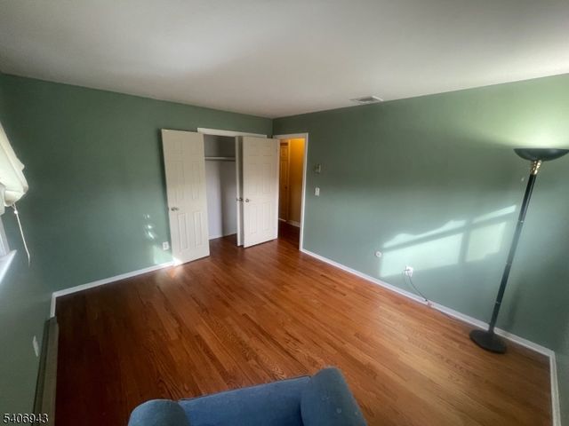 8 Diana Ct, Lebanon Twp., NJ 07830