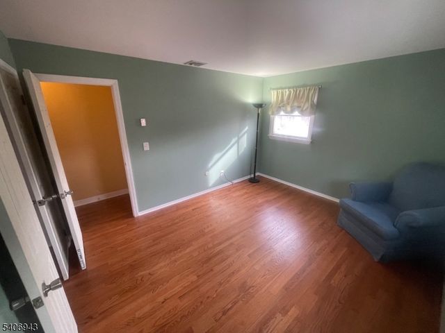 8 Diana Ct, Lebanon Twp., NJ 07830