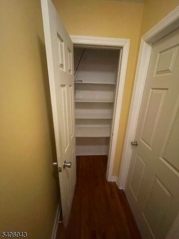 8 Diana Ct, Lebanon Twp., NJ 07830