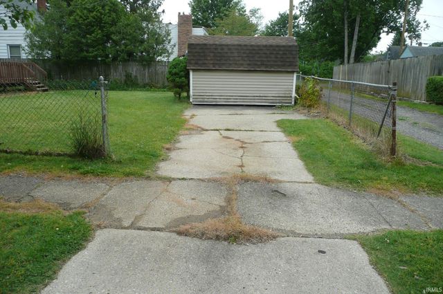 2057 Riverside Drive, South Bend, IN 46616