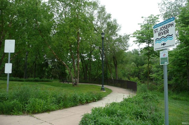 2057 Riverside Drive, South Bend, IN 46616