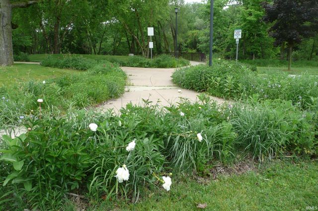 2057 Riverside Drive, South Bend, IN 46616
