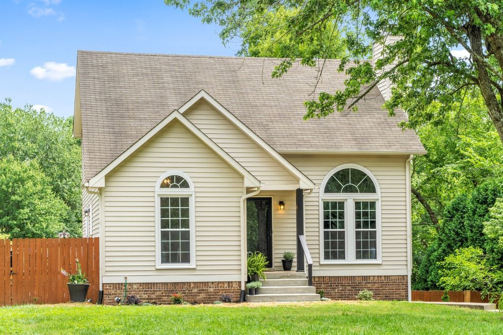 436 Bluff Dr, Clarksville, TN 37043