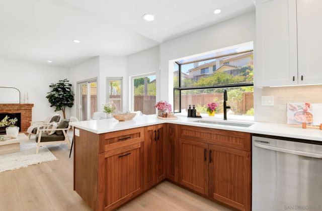 721 Summersong Ln, Encinitas, CA 92024