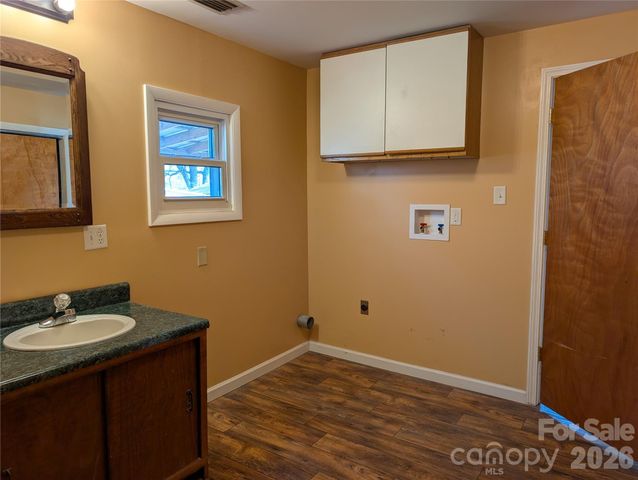 633 S Eastway Drive, Troutman, NC 28166